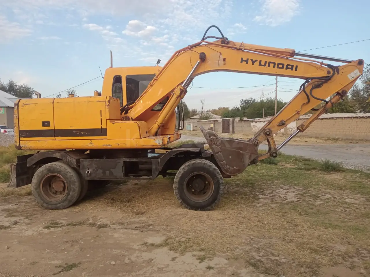 Hyundai R140W-7
