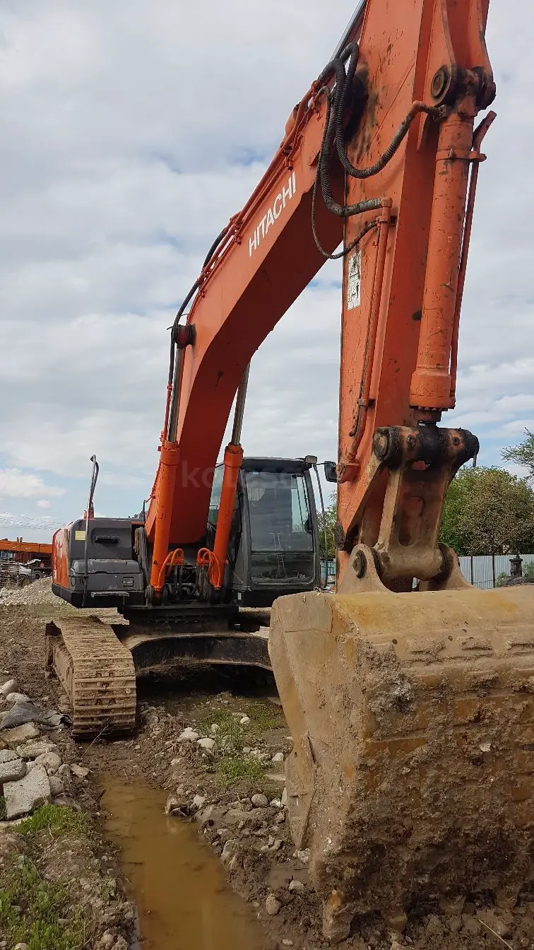 Hitachi ZX330