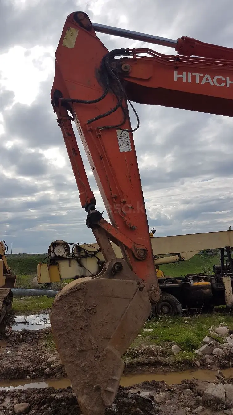 Hitachi ZX330