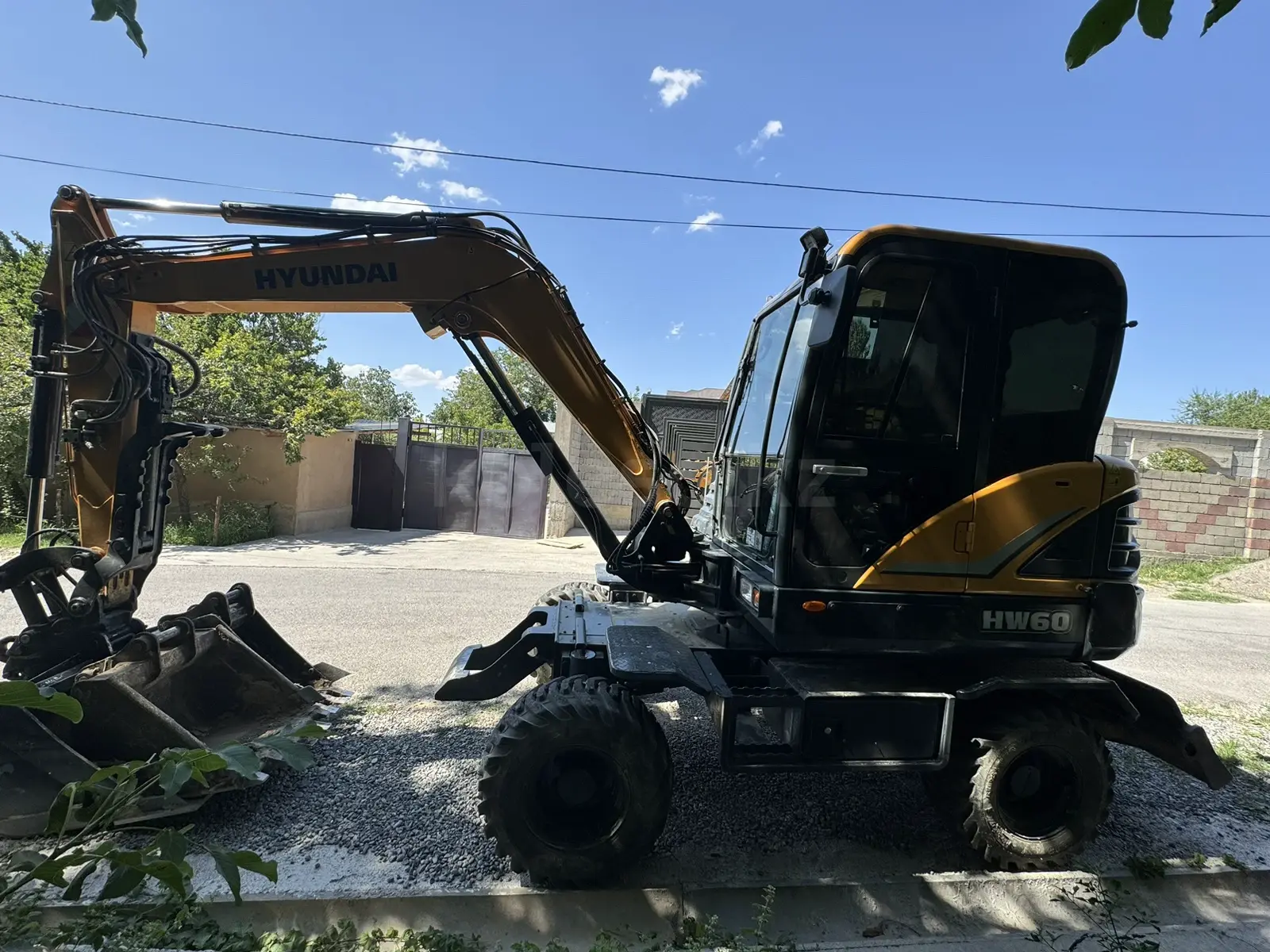 Hyundai HW210