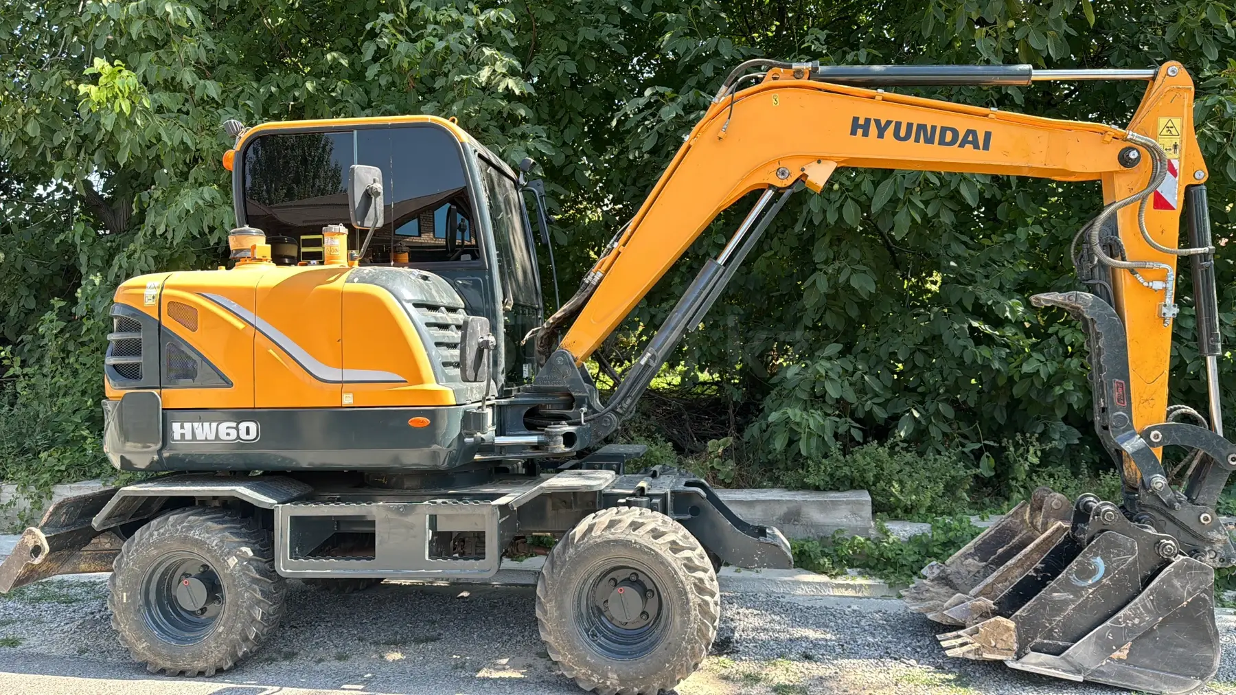 Hyundai HW210