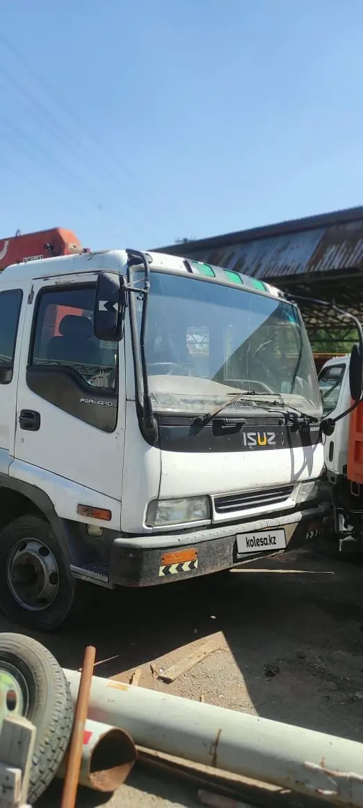 Isuzu 5 куб.м на шасси NQR90