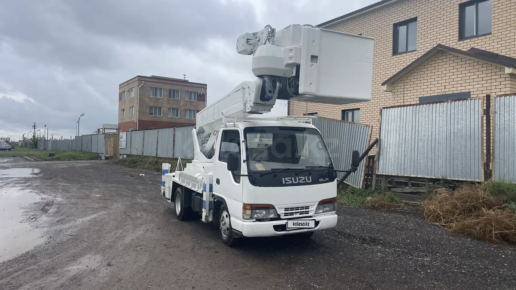 Isuzu Elf 5.2 (автогидроподъемник)
