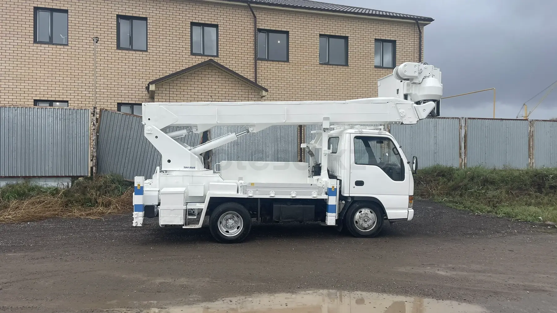 Isuzu Elf 5.2 (автогидроподъемник)