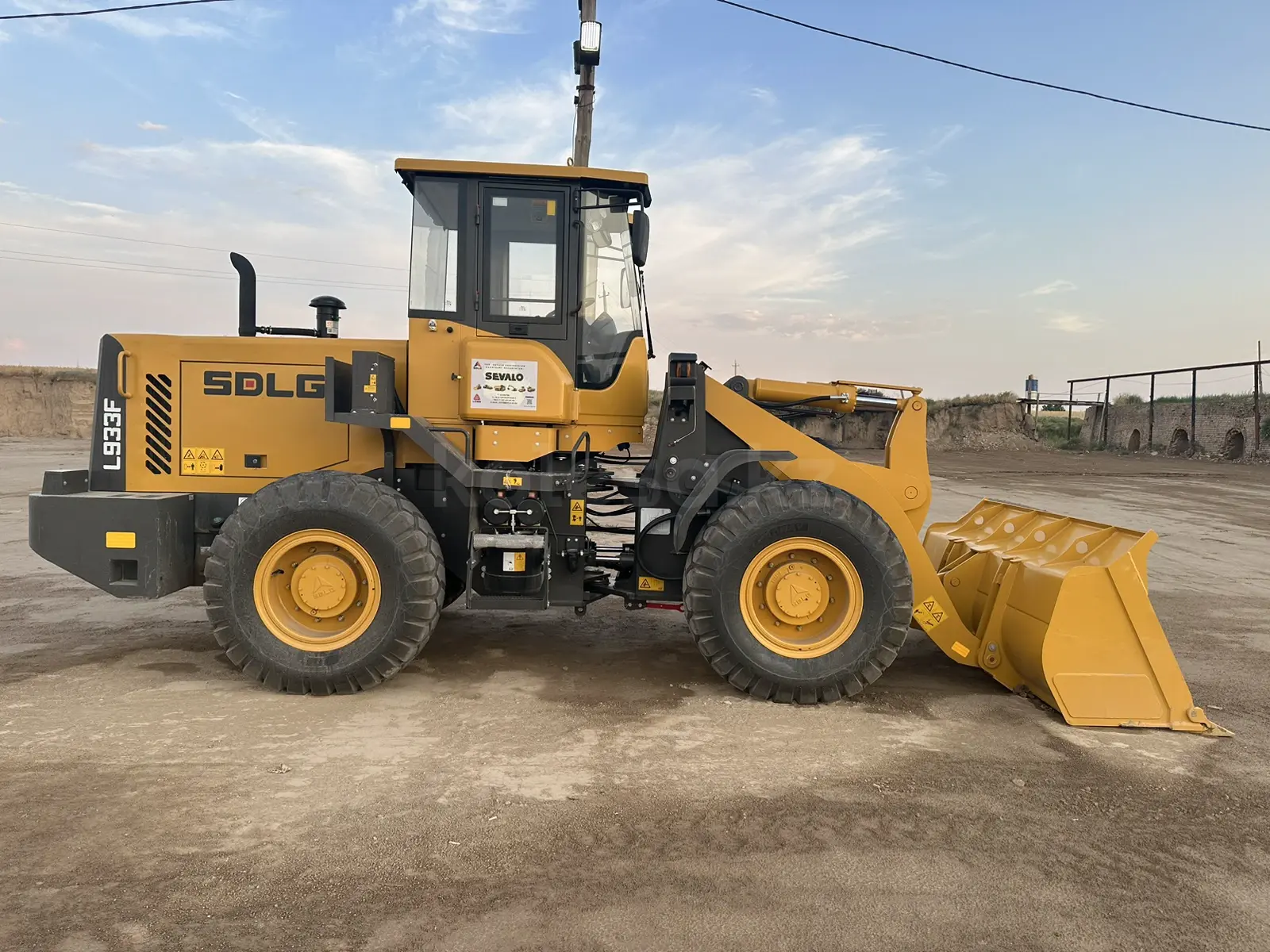 SDLG LG933L