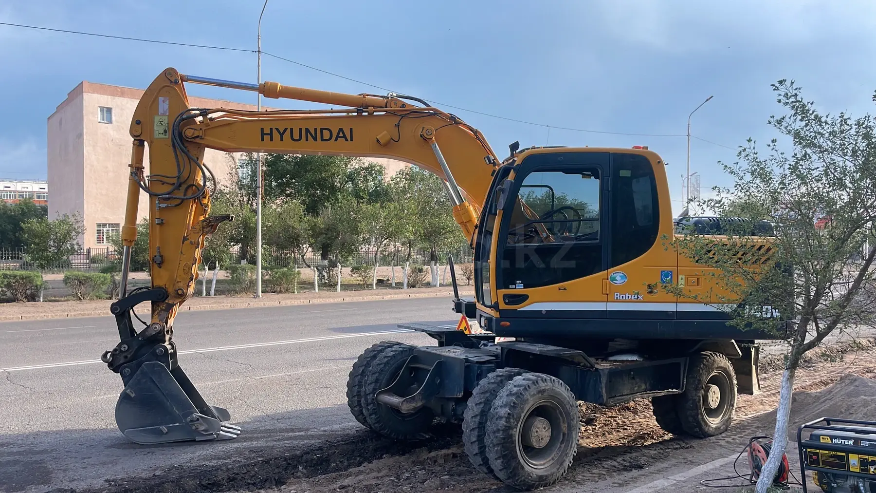 Hyundai R140W-7