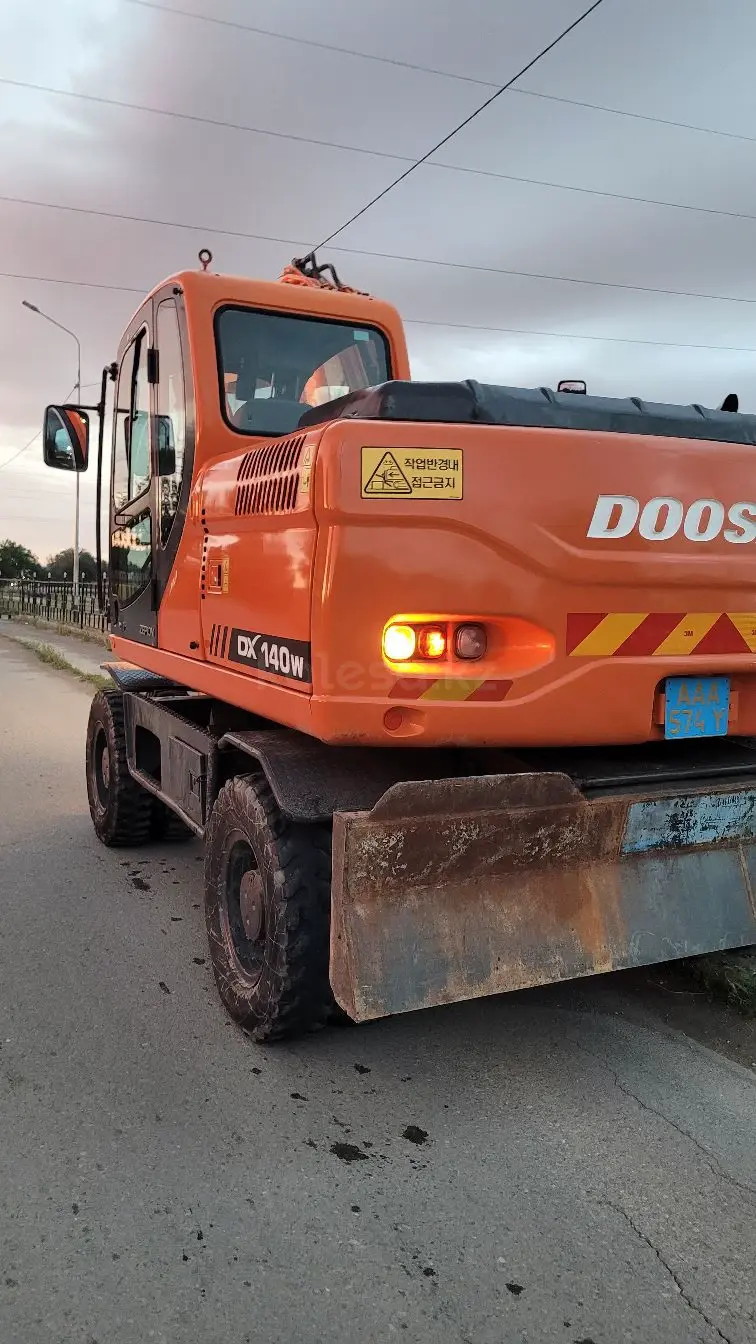 Doosan DX140W