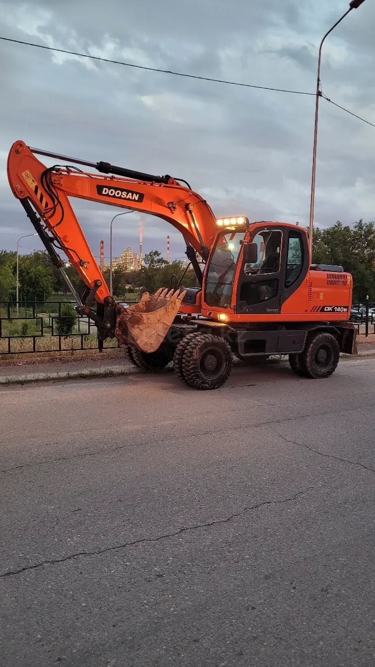 Doosan DX140W