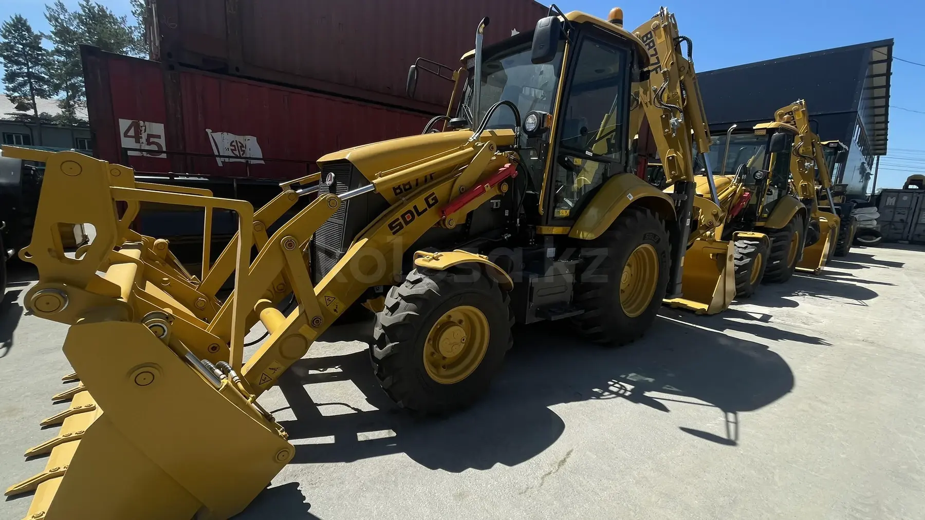 SDLG B877