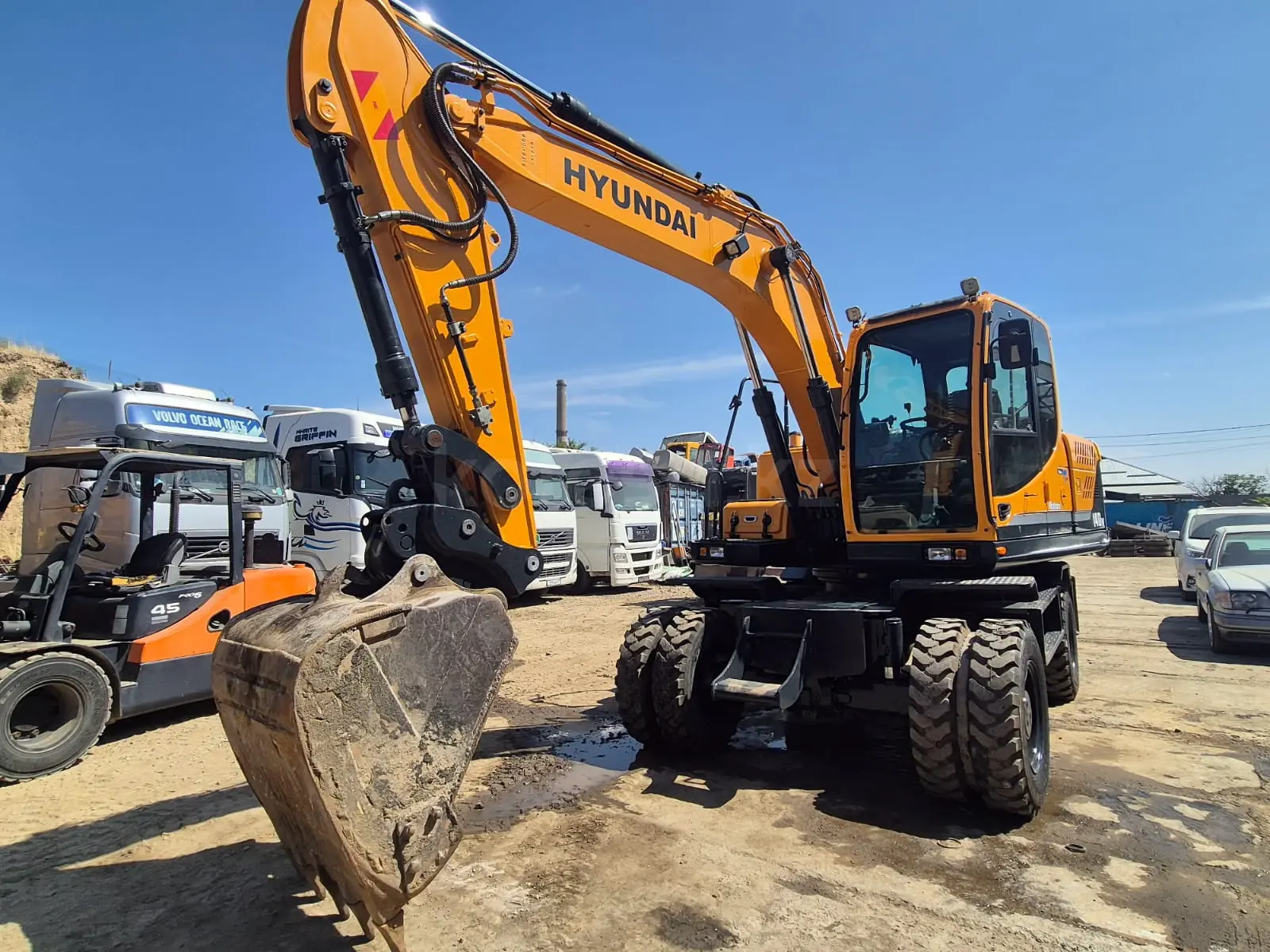 Hyundai R140W-7
