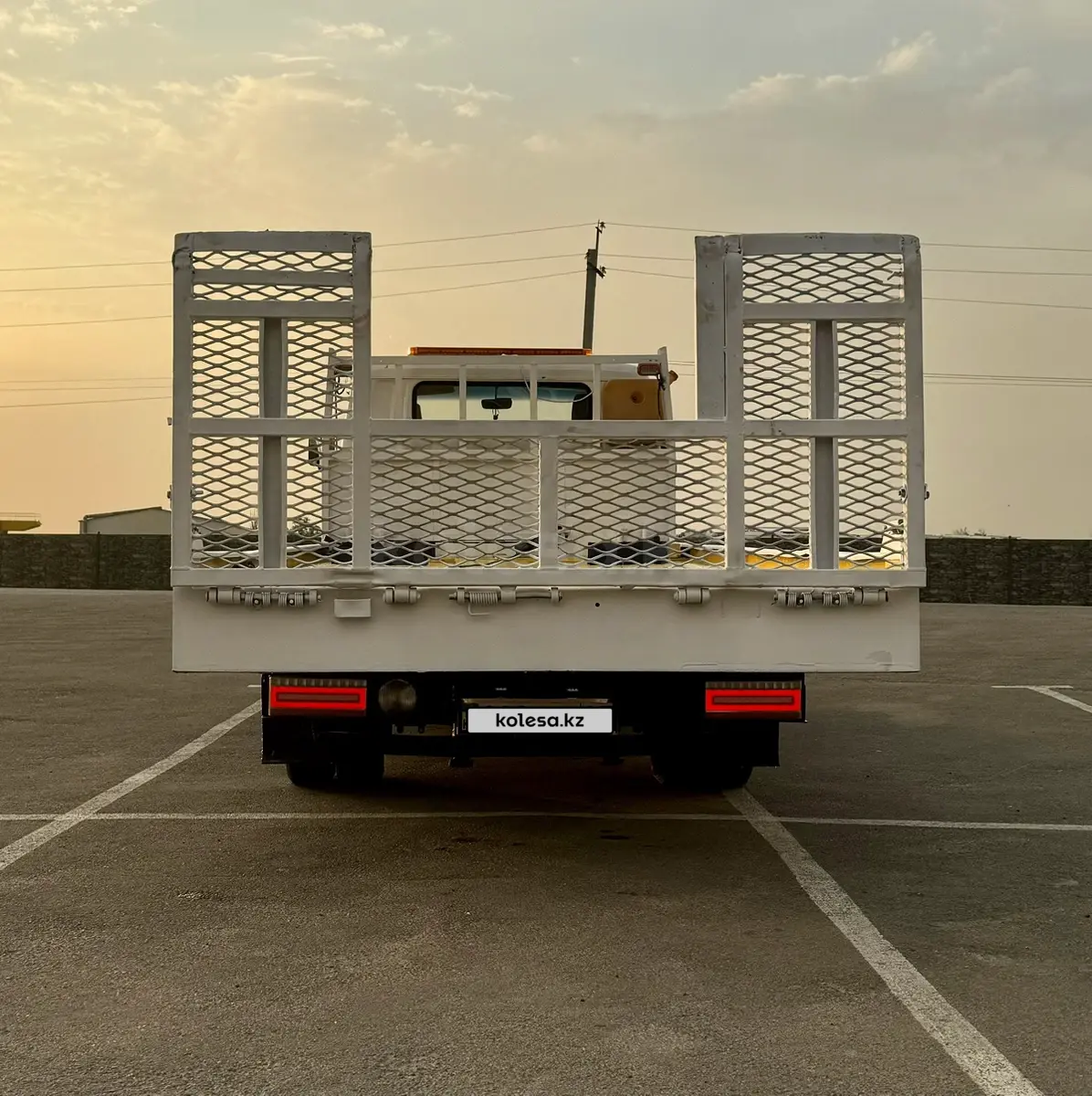 Mitsubishi Canter FBA00