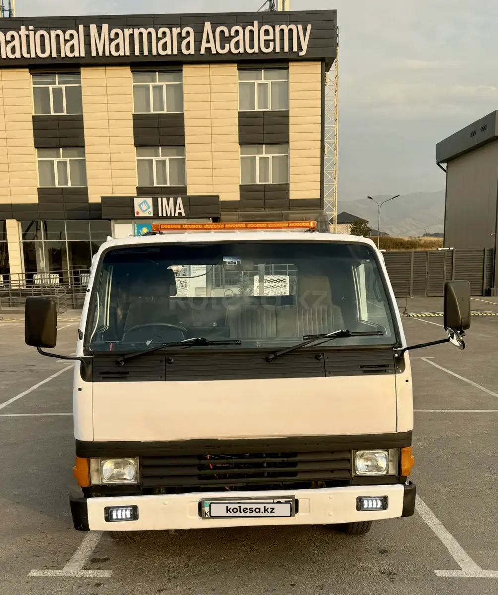 Mitsubishi Canter FBA00
