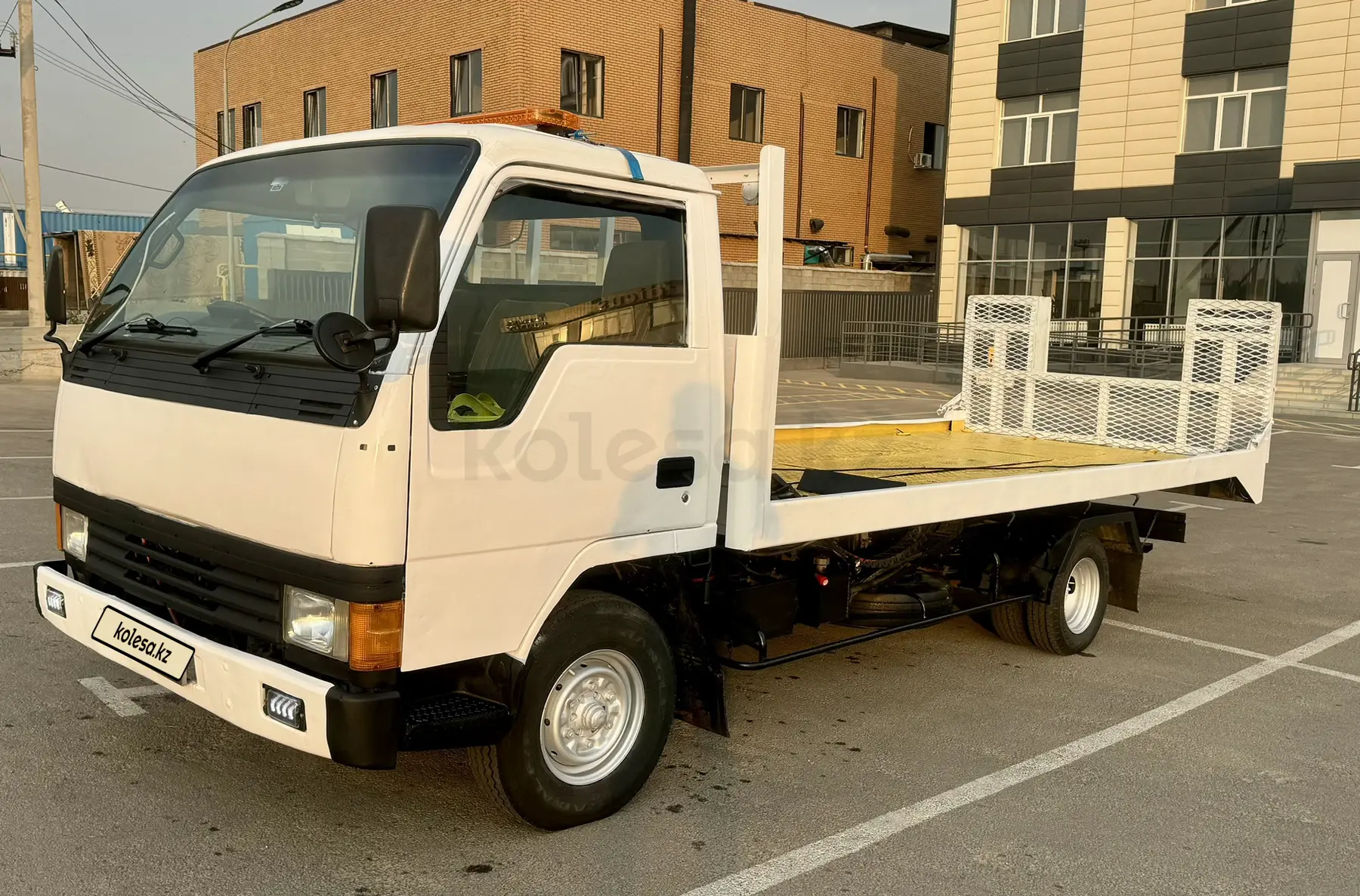 Mitsubishi Canter FBA00