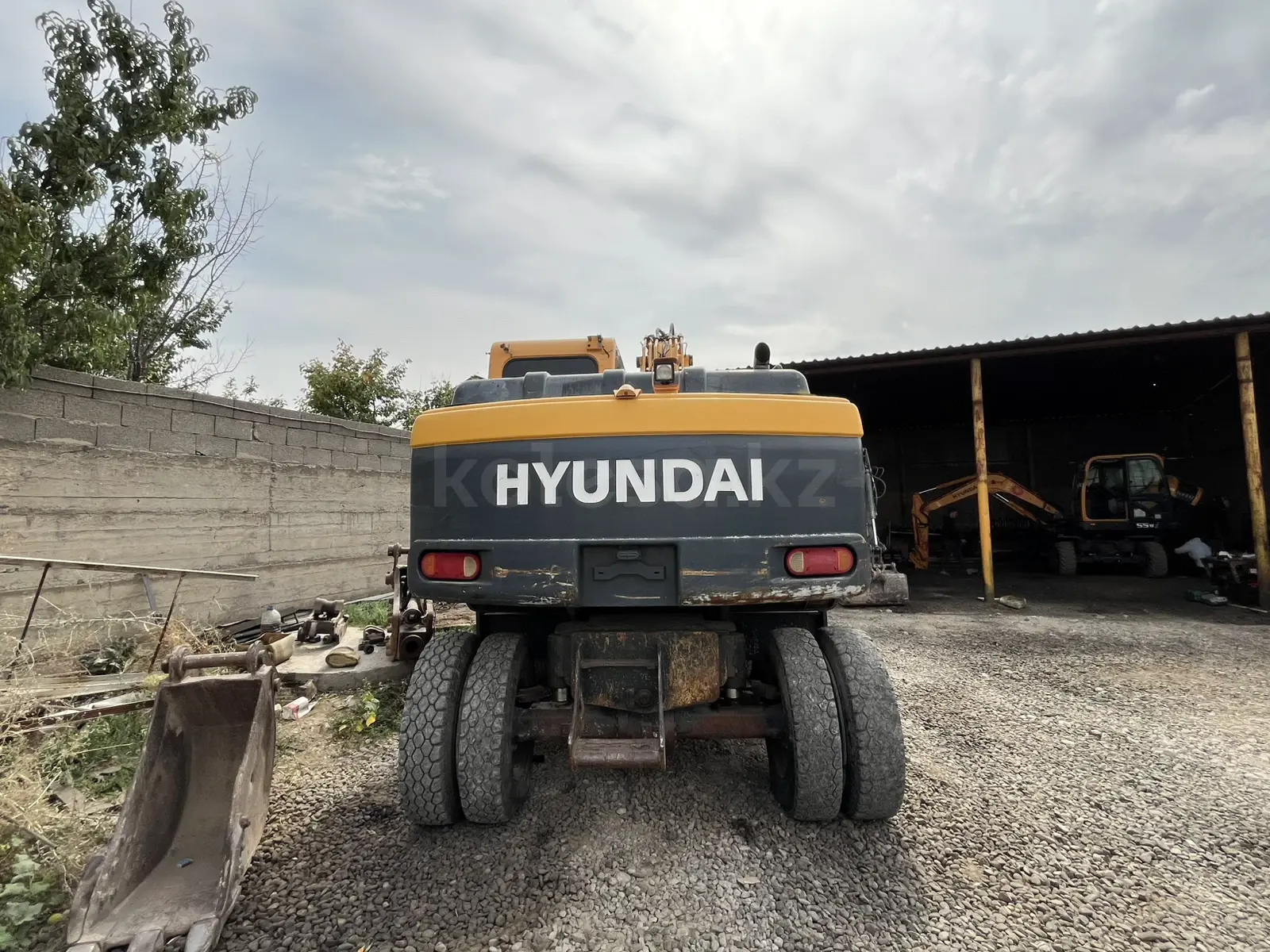 Hyundai R140W-7