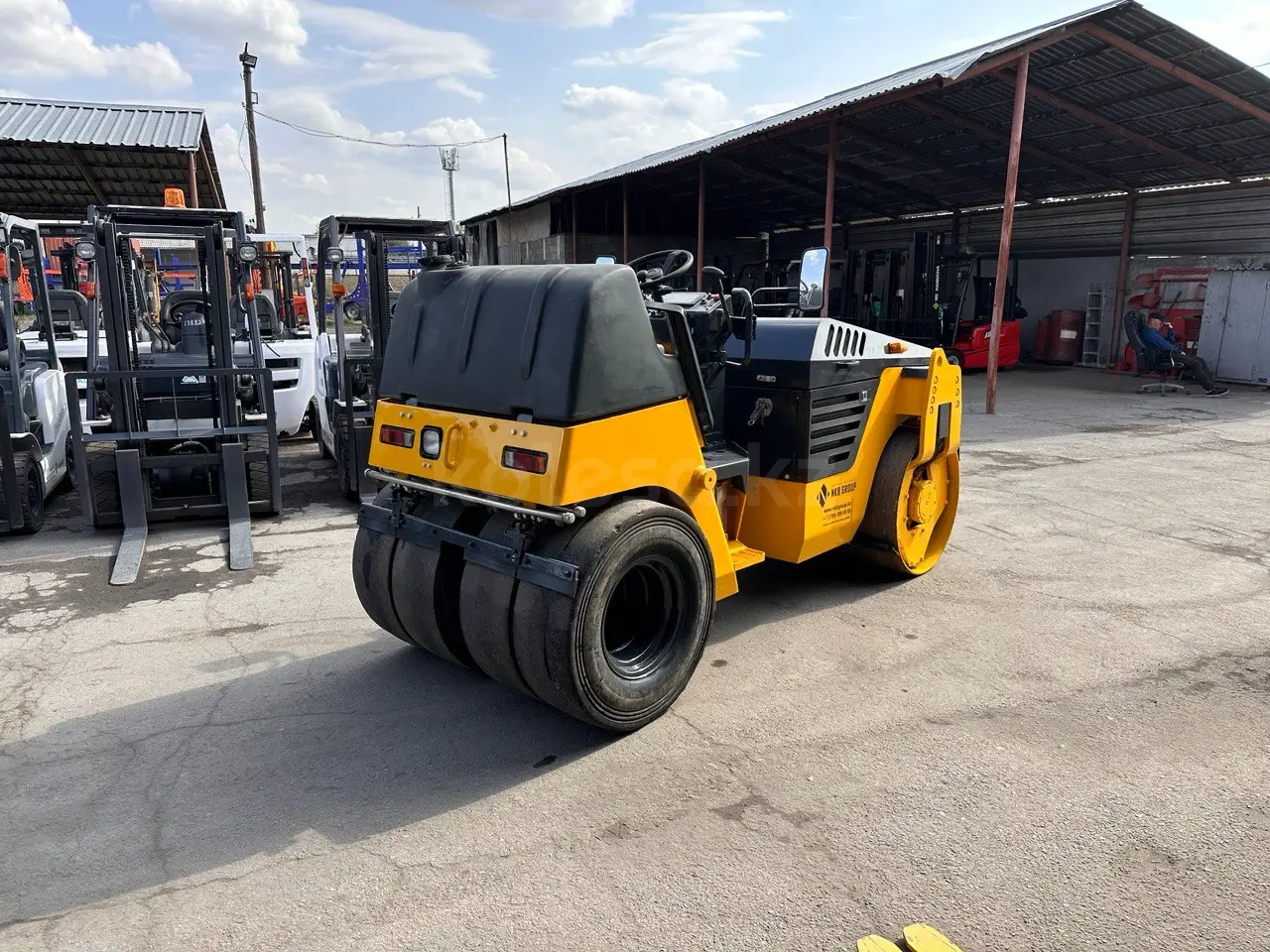 SAKAI TW502-1