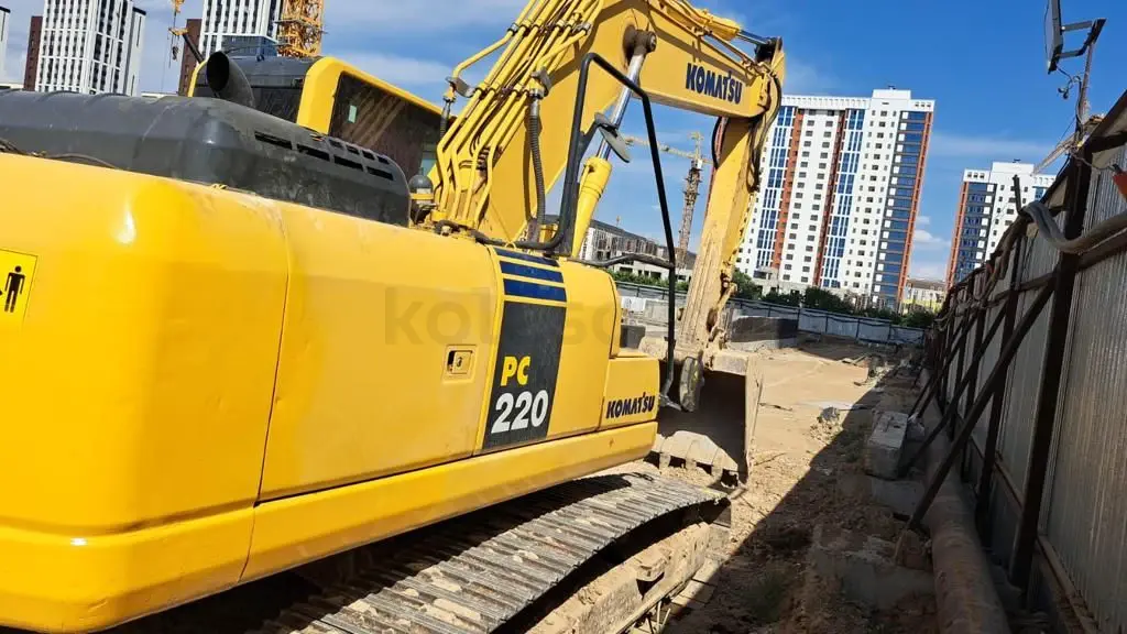 Komatsu PC220