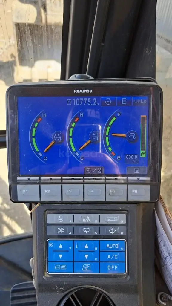 Komatsu PC220