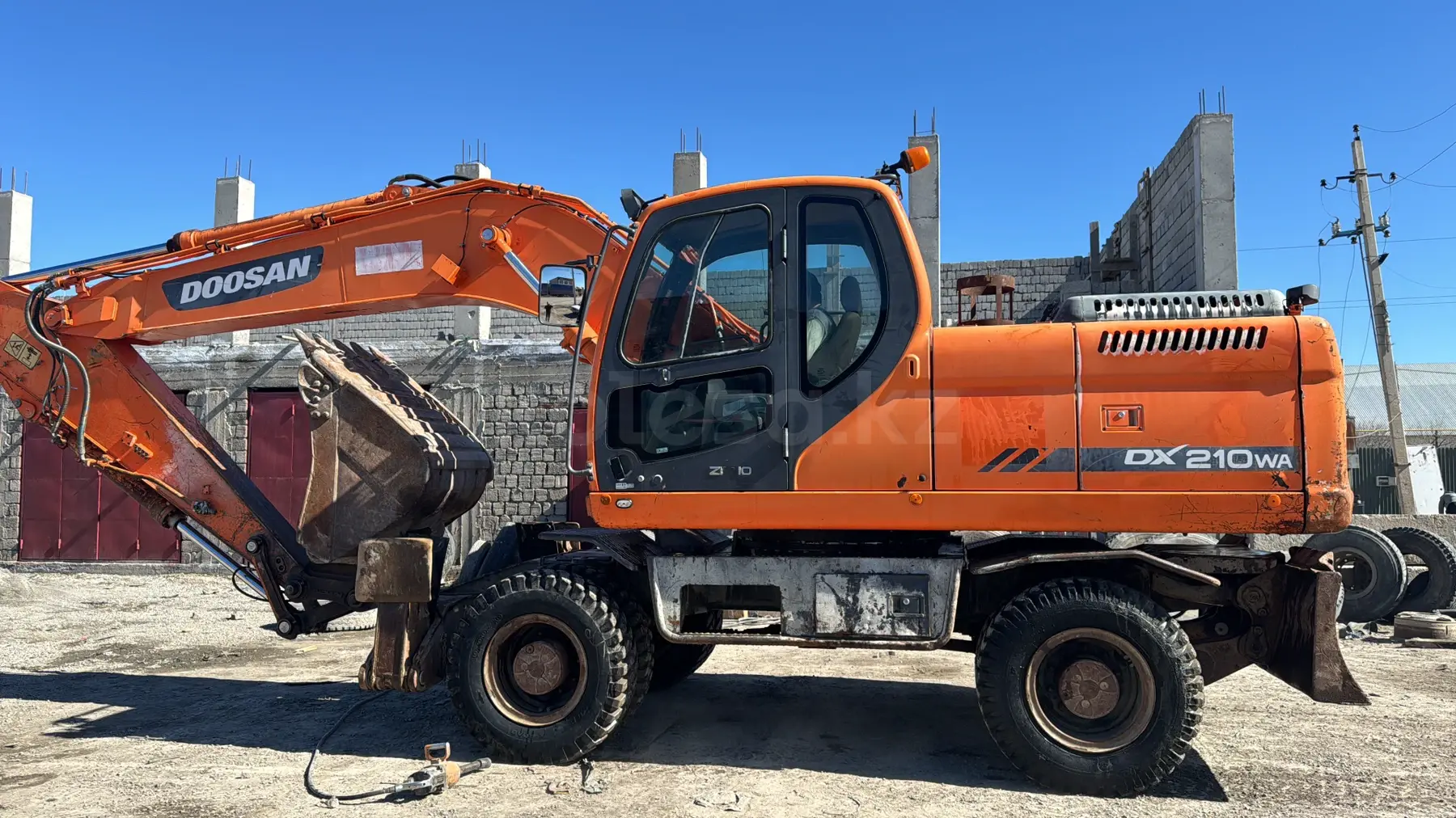 Doosan DX210W