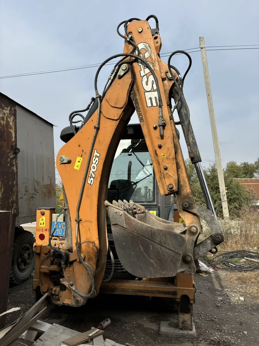 Case 570 ST