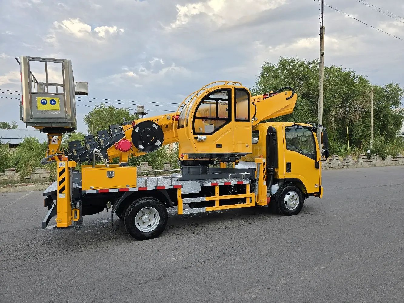 Isuzu 5 куб.м на шасси NQR90
