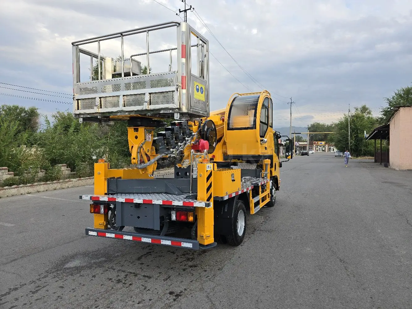 Isuzu 5 куб.м на шасси NQR90