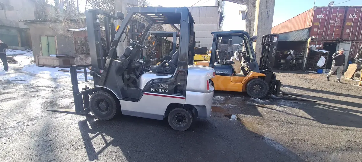 Nissan FG15
