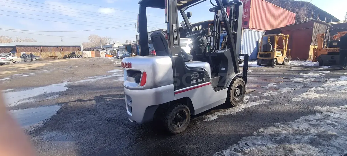 Nissan FG15