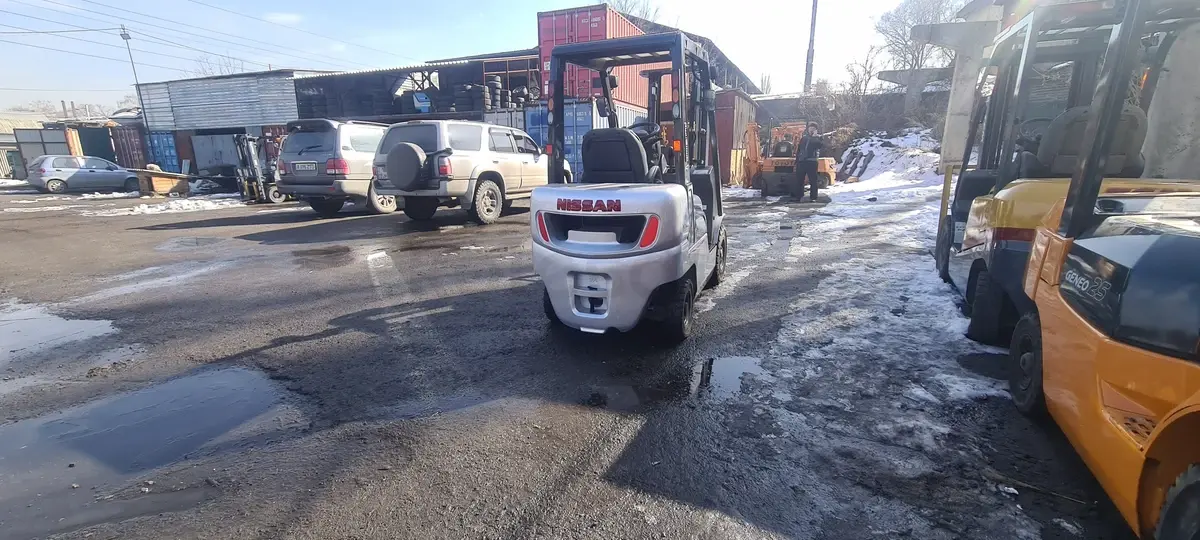 Nissan FG15