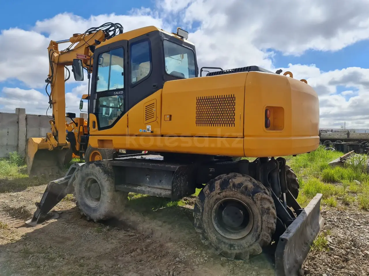 Komatsu PW160-7