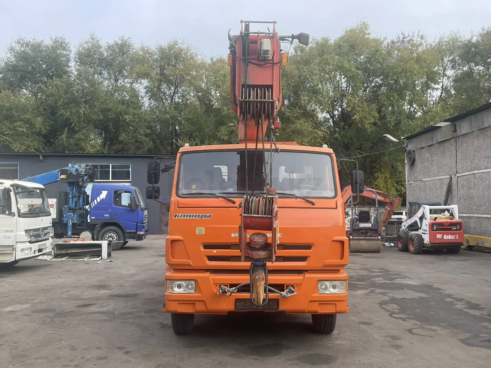 УралСпецТранс ТБМ на шасси КамАЗ 43118