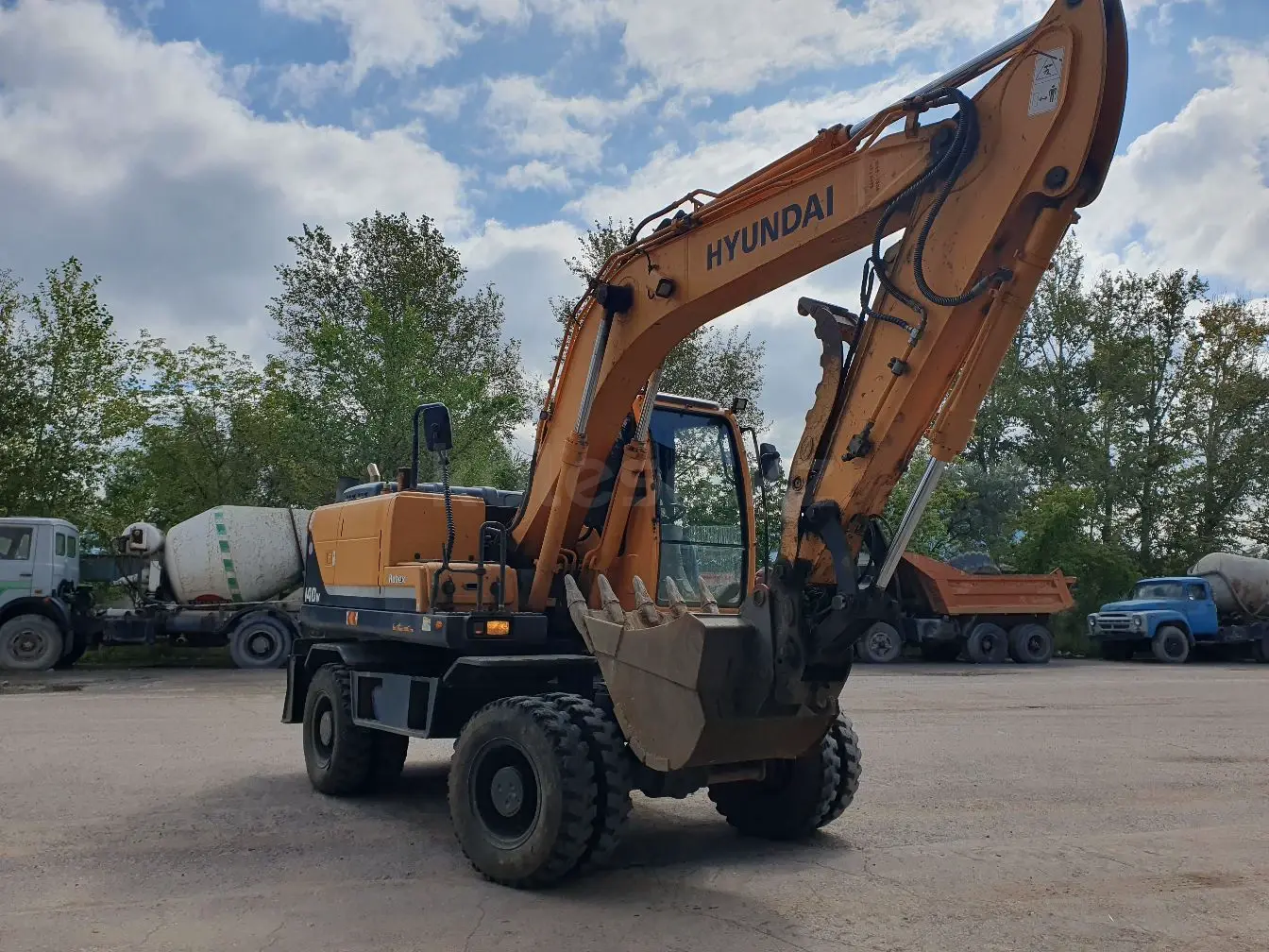 Hyundai R140W-7