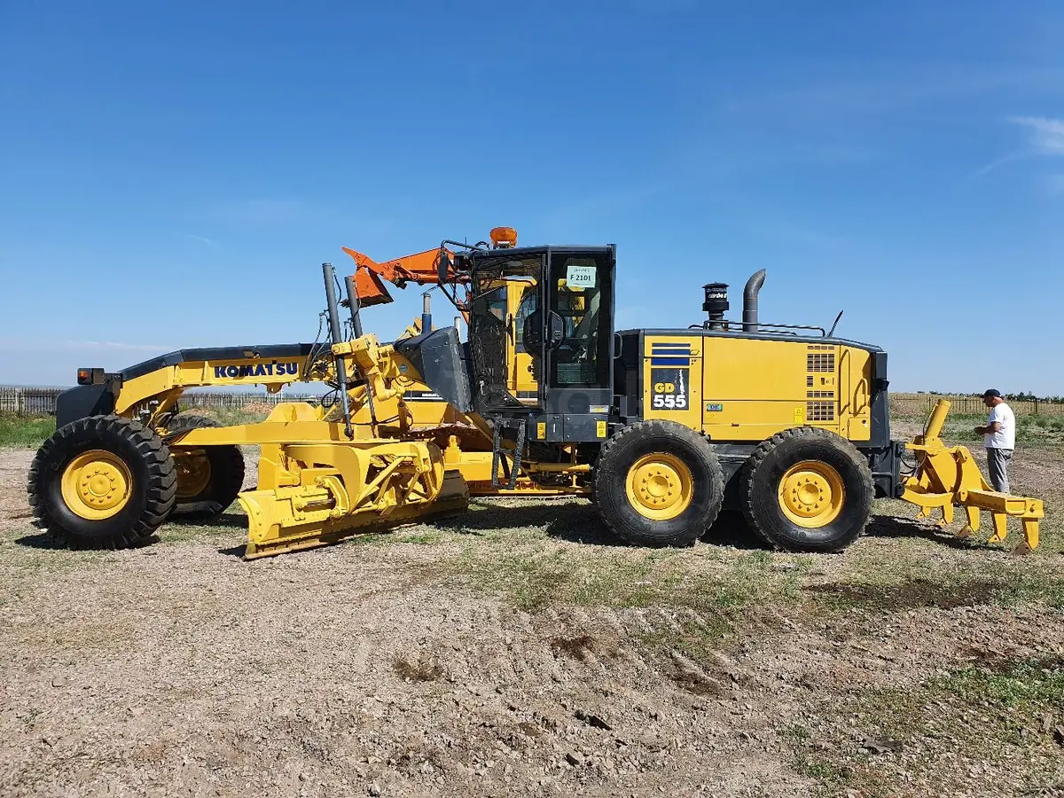 Komatsu GD555-3C