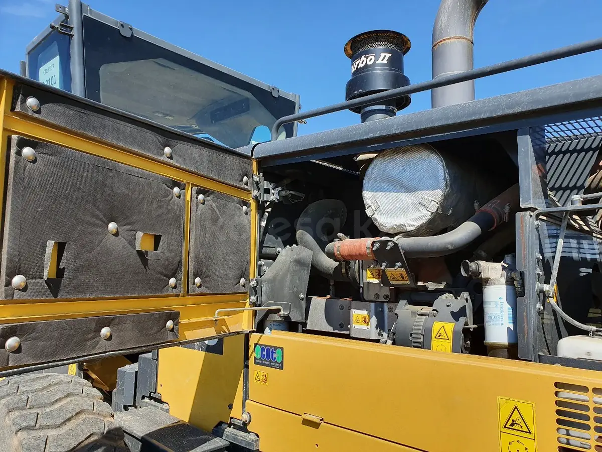 Komatsu GD555-3C