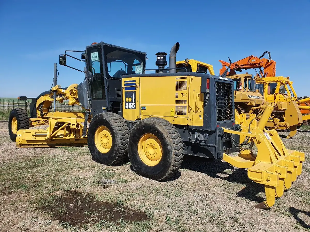 Komatsu GD555-3C