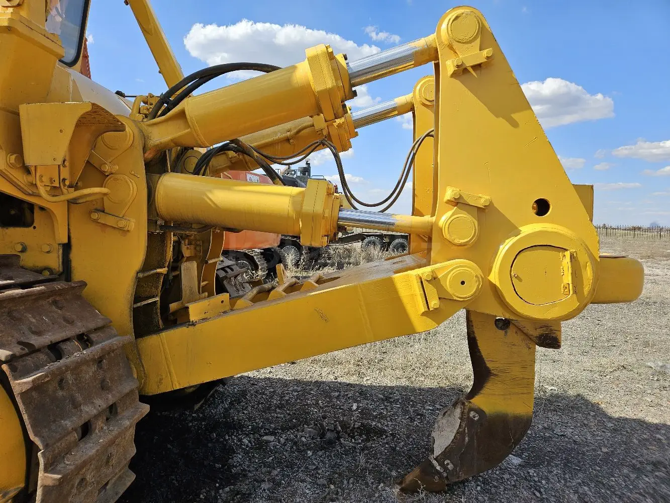 Komatsu D355A