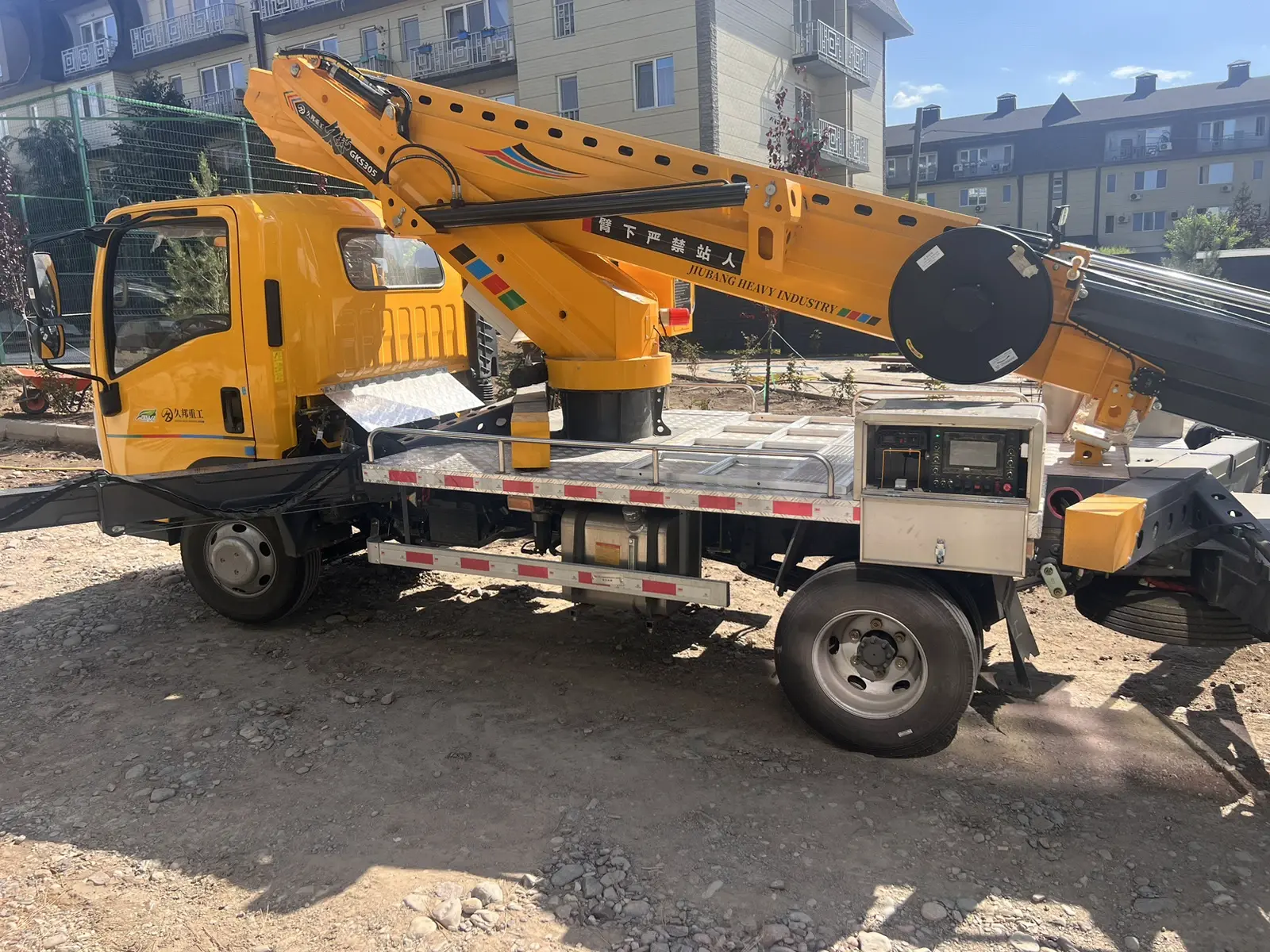 Isuzu 5 куб.м на шасси NQR90