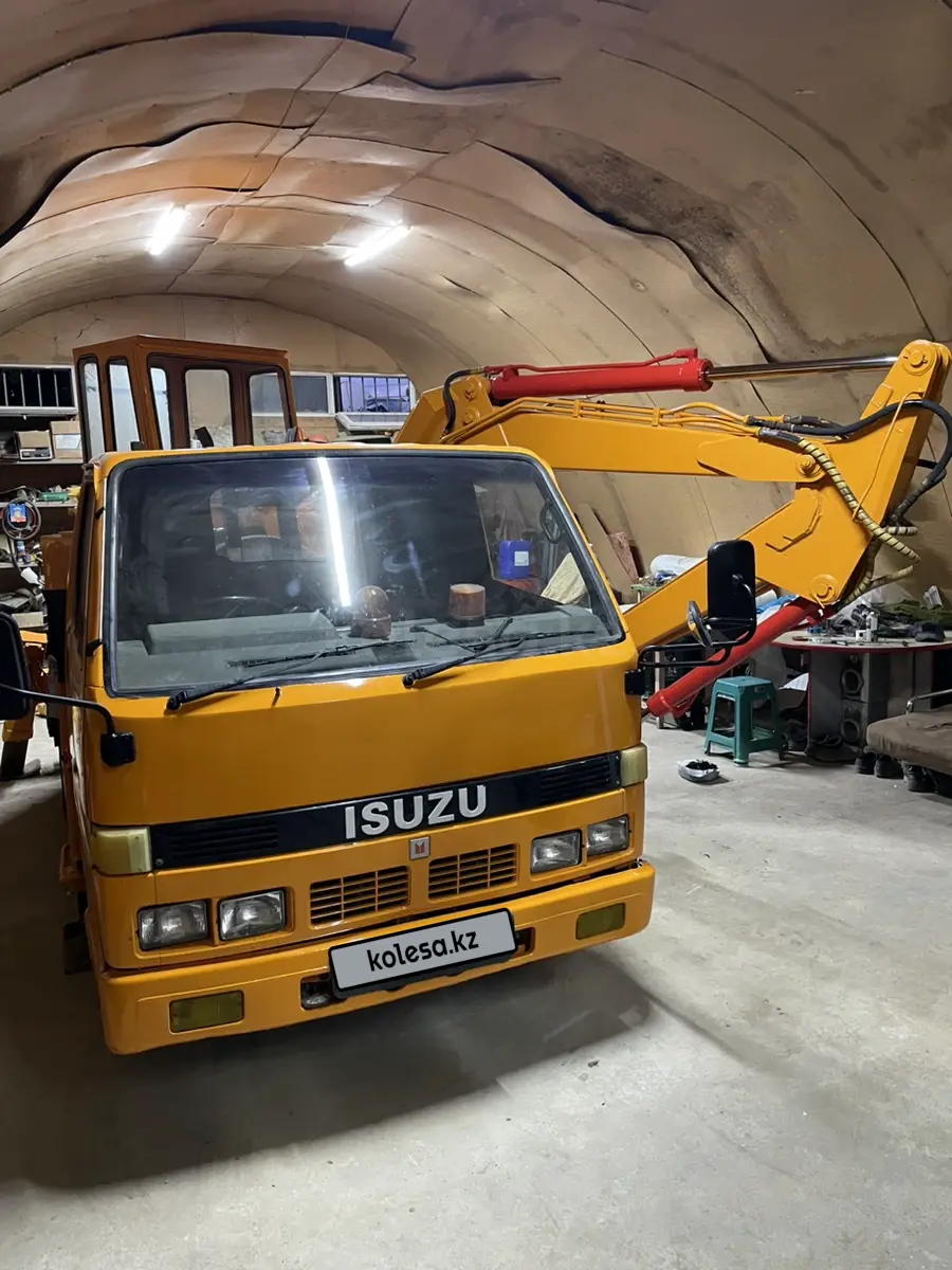 Isuzu Elf 5.2 (автогидроподъемник)