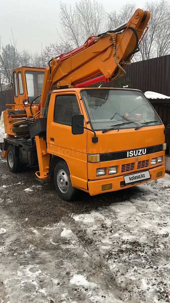 Isuzu Elf 5.2 (автогидроподъемник)
