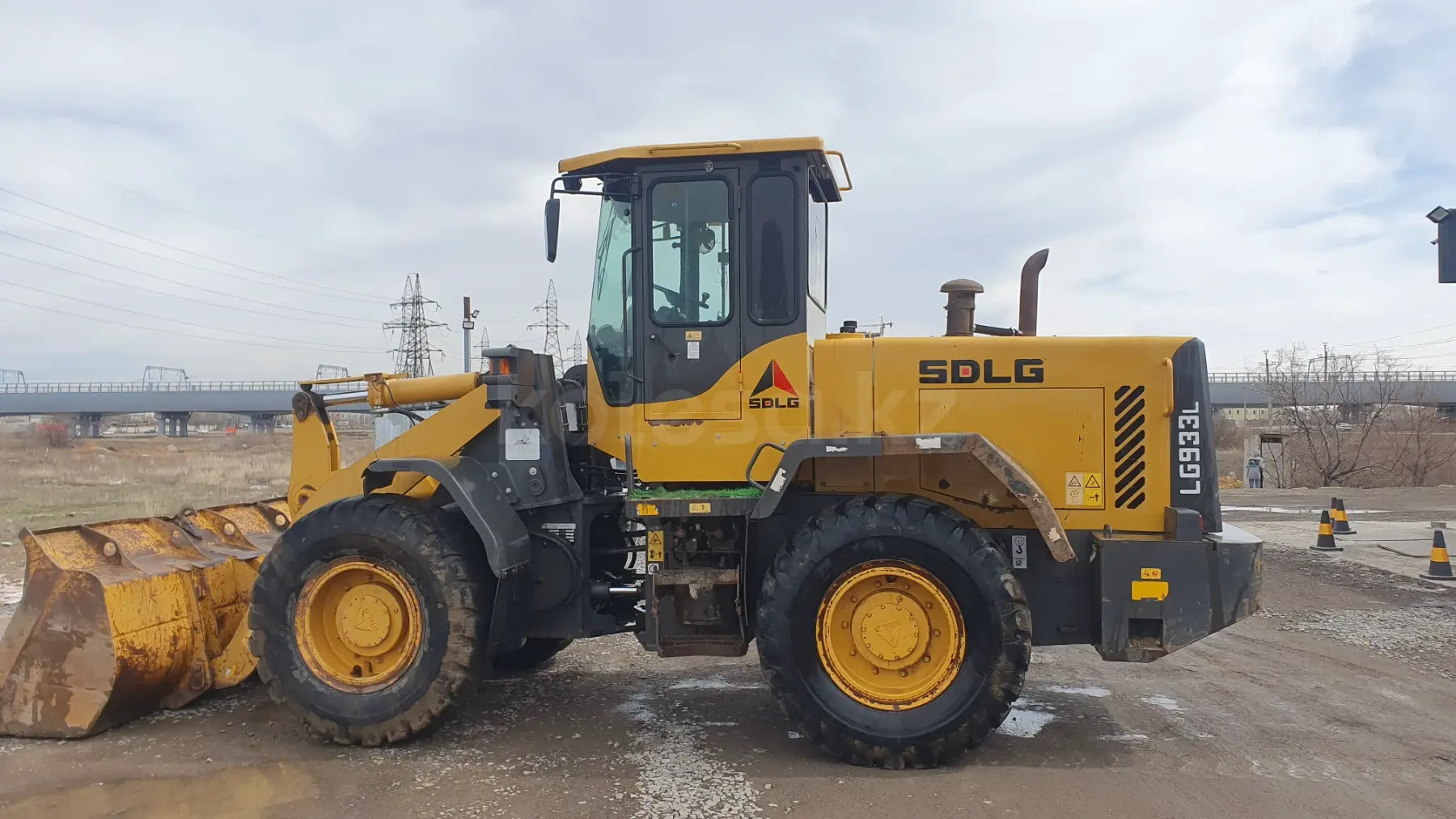 SDLG LG933L