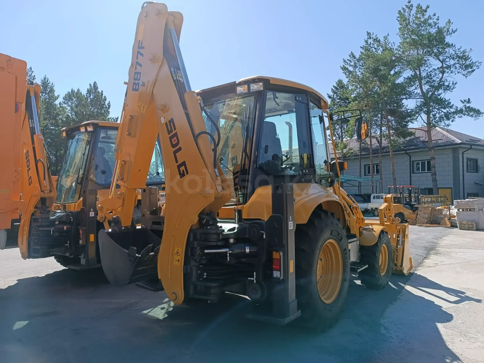 SDLG B877F