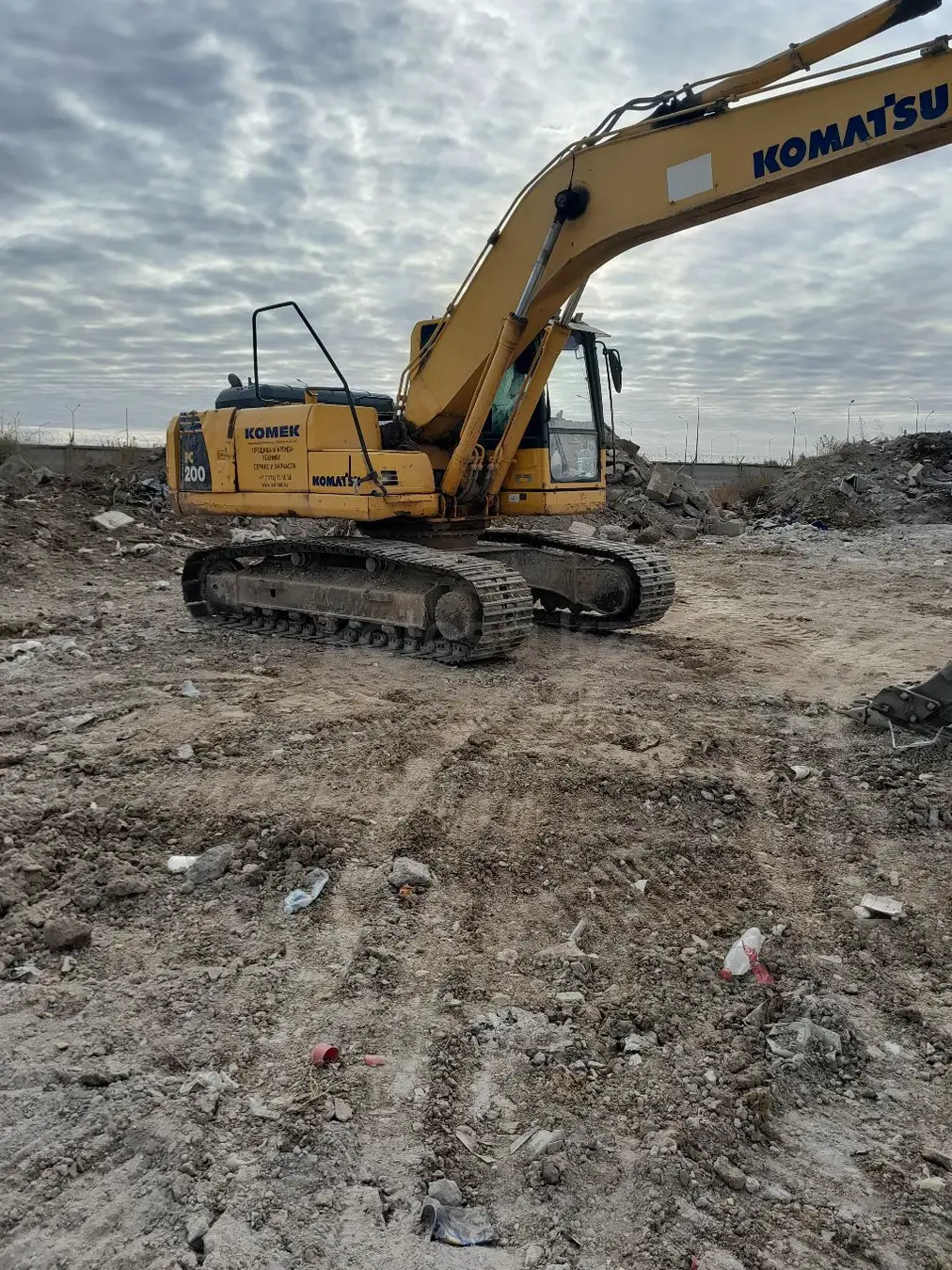 Komatsu PC200-8