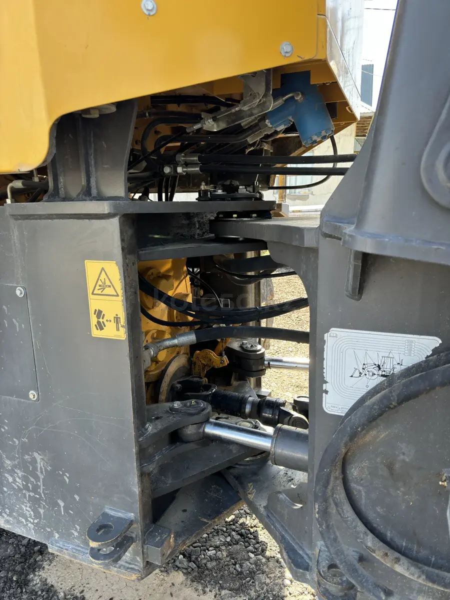 SDLG LG933L