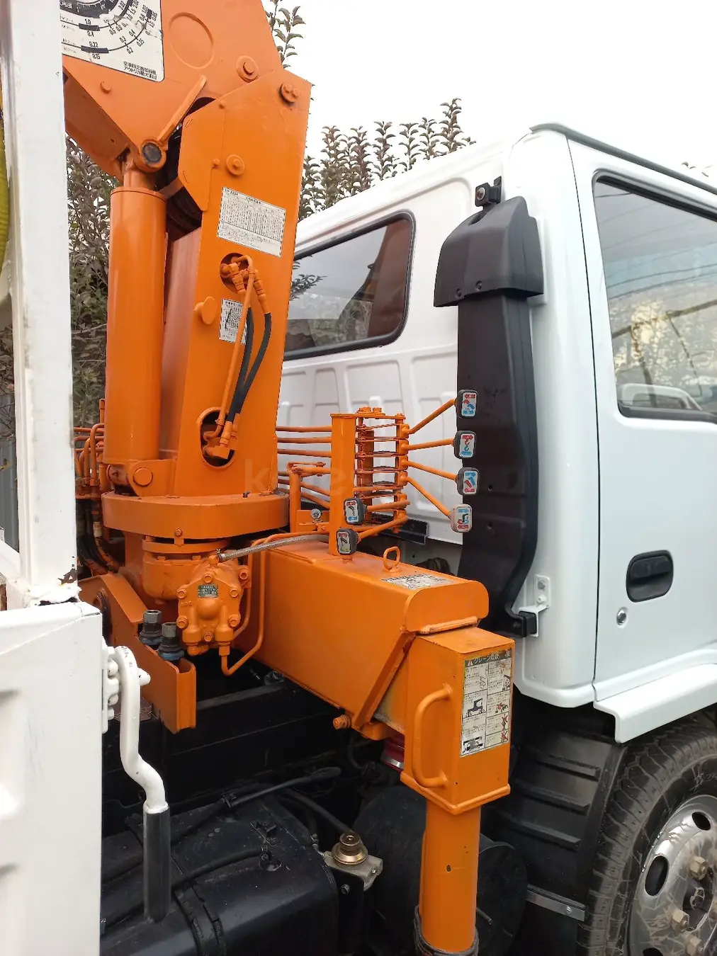 Isuzu 5 куб.м на шасси NQR90