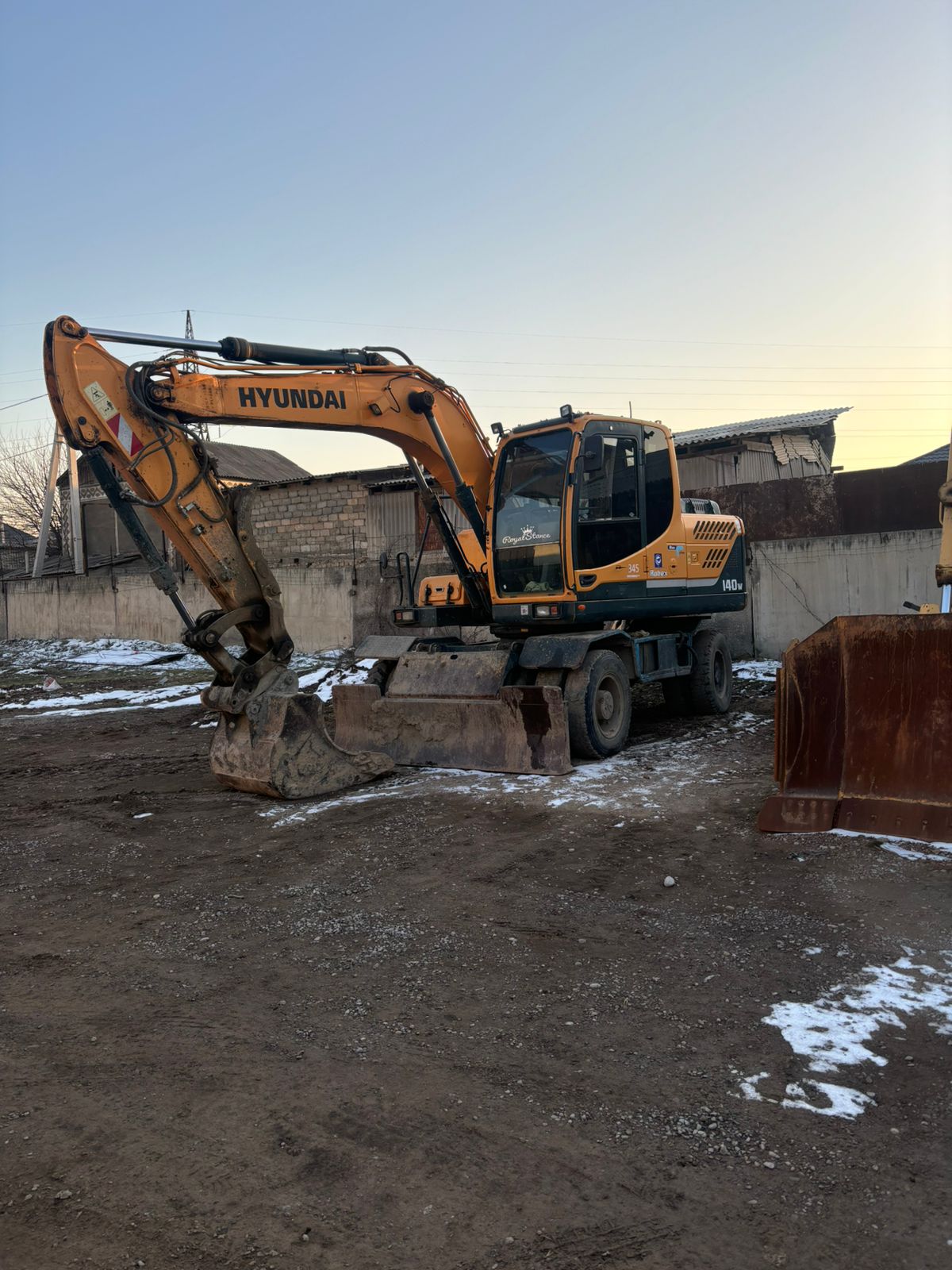 Hyundai R 140LC-7