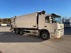 ЮФА ломовоз на шасси Volvo FM