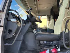 ЮФА ломовоз на шасси Volvo FM