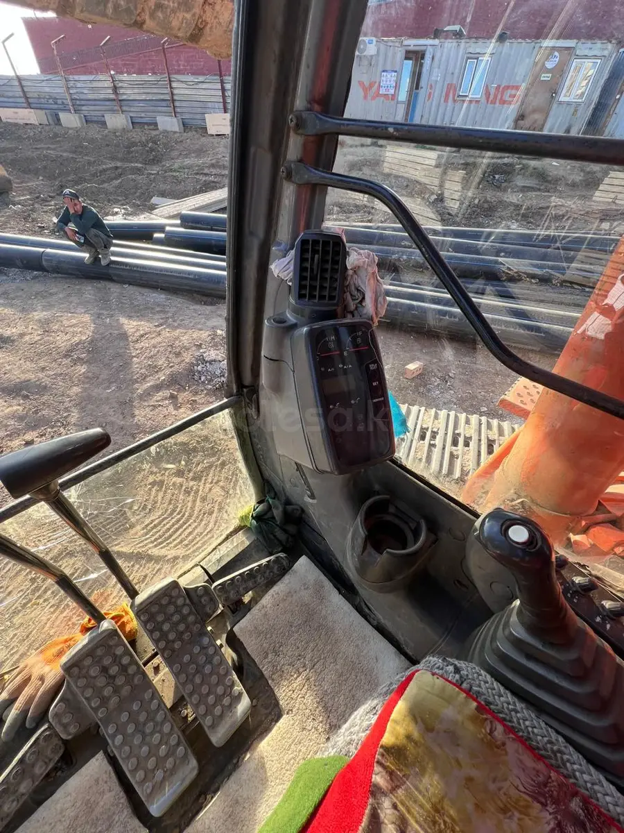 Hitachi ZAXIS 230