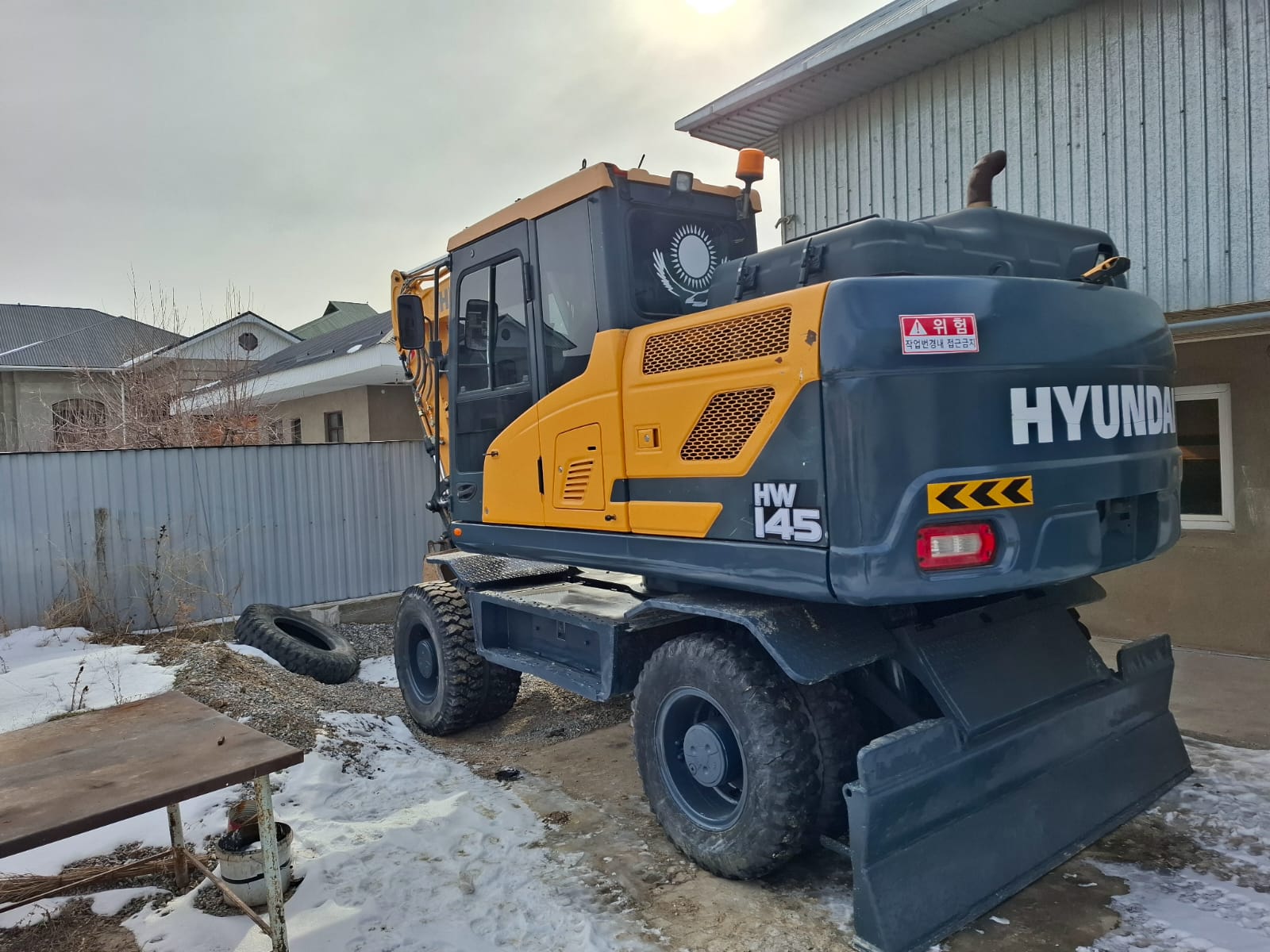 Hyundai hw145