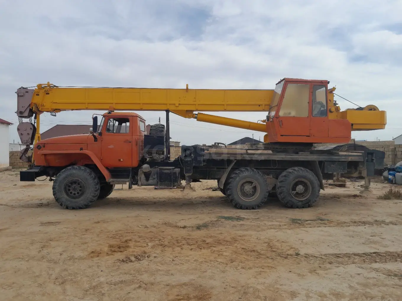 Урал КСР-40RX170 на базе шасси Урал-63685-006111-21
